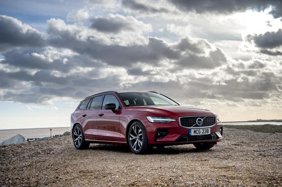  Volvo V60 T5 R-Design 2018 года  (UK) (фото 35 из 40)